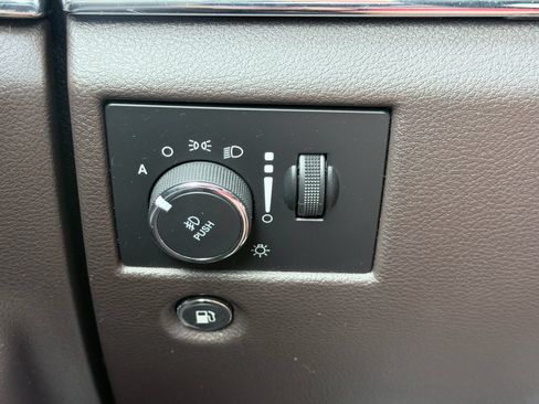 Used 2018 Jeep Grand Cherokee Overland AWD/4WD image 13