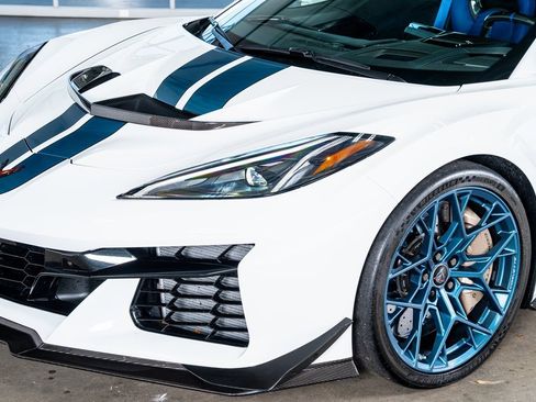 Used 2026 Chevrolet Corvette ZR1 w/ ZR1 Carbon Fiber Aero Package image 12