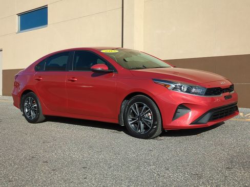 Used 2023 Kia Forte LXS w/ LXS Technology Package image 2
