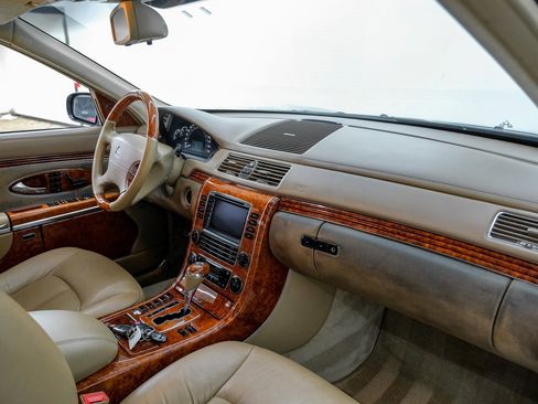 Used 2005 Maybach 57 image 11