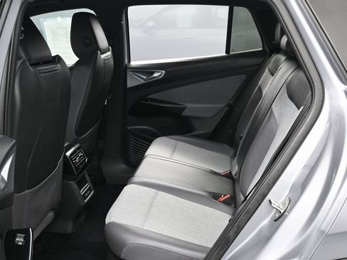 Used 2023 Volkswagen ID.4 Pro image 32
