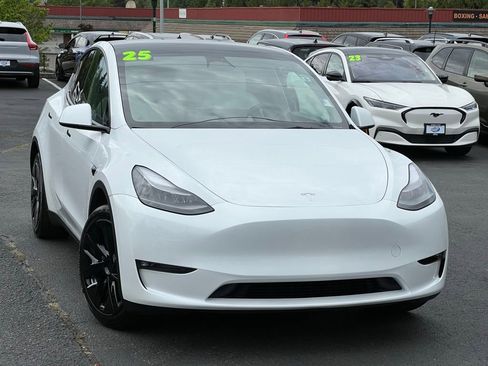 Used 2023 Tesla Model Y Long Range AWD/4WD image 1