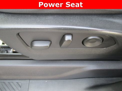 Used 2024 Chevrolet Silverado 2500 Custom w/ Custom Value Package image 21