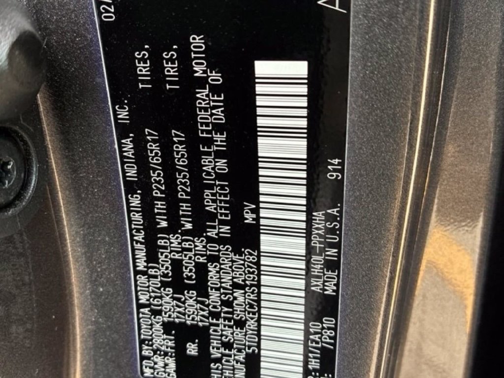 Used 2024 Toyota Sienna XLE FWD image 39