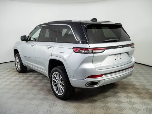Used 2023 Jeep Grand Cherokee Summit w/ Luxury Tech Group V AWD/4WD image 3