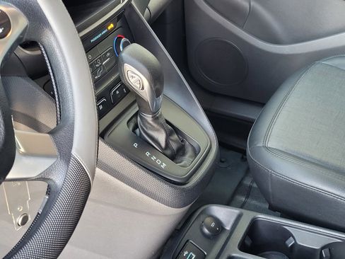 Used 2022 Ford Transit Connect XL image 20