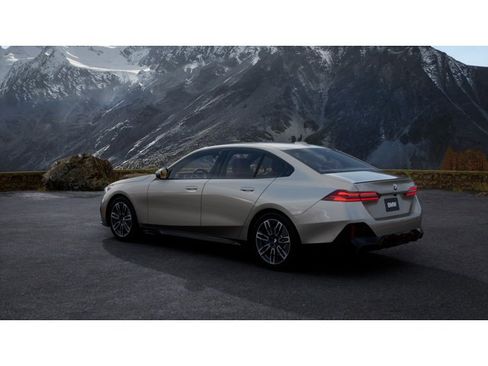 New 2026 BMW 530i image 2