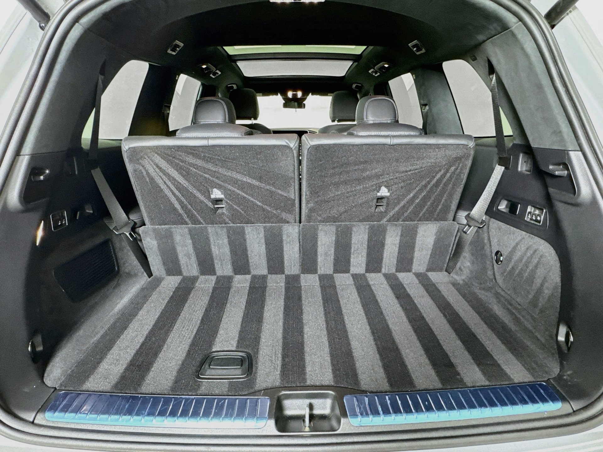 Used 2025 Mercedes-Benz GLS 63 AMG 4MATIC image 29