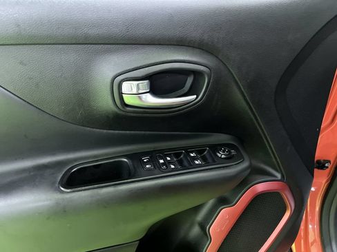 Used 2017 Jeep Renegade Trailhawk AWD/4WD image 17