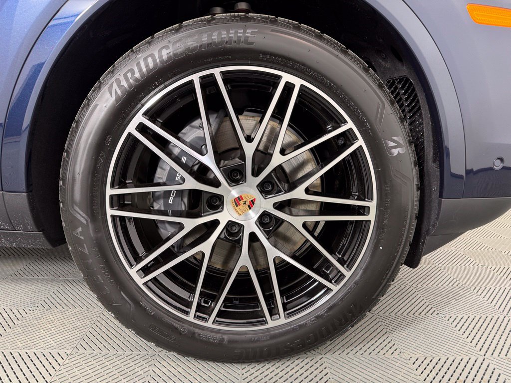Certified 2026 Porsche Cayenne AWD/4WD image 12
