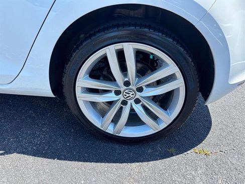 Used 2017 Volkswagen Golf SEL image 8