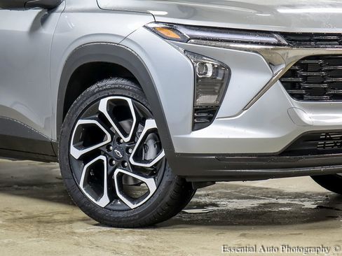 New 2026 Chevrolet Trax RS w/ Driver Confidence Package image 4