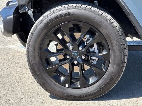 Used 2025 Jeep Wrangler Unlimited Sahara AWD/4WD image 32