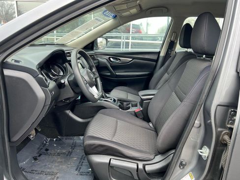 Used 2018 Nissan Rogue S image 11