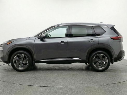 Used 2025 Nissan Rogue SV image 5