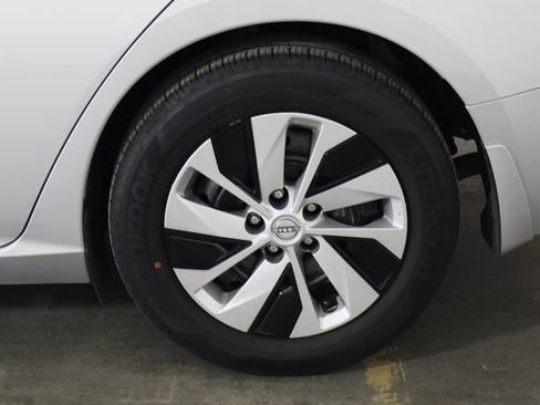 Used 2024 Nissan Altima 2.5 S FWD image 33