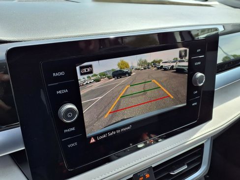 New 2026 Volkswagen Taos SE image 17