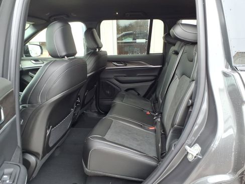 New 2026 Jeep Grand Cherokee Altitude image 7