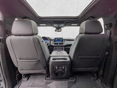 Used 2024 Chevrolet Suburban Premier image 22