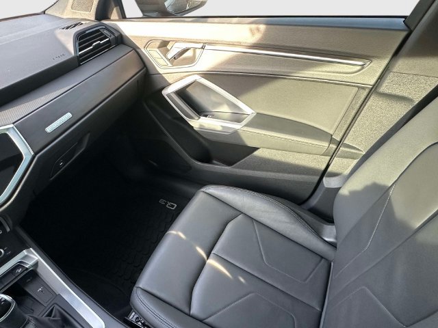 Used 2024 Audi Q3 2.0T Premium Plus w/ Premium Plus Package AWD/4WD image 35