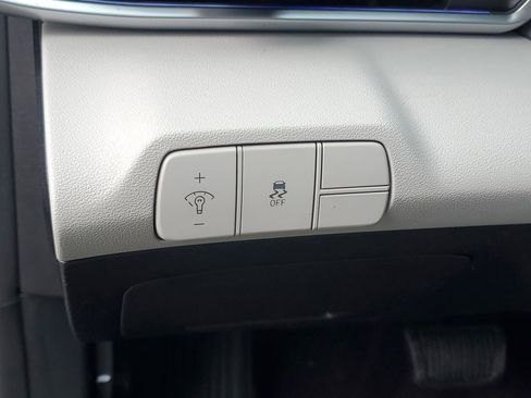 Used 2025 Hyundai Elantra Limited image 13