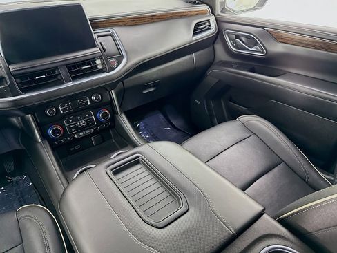 Used 2023 Chevrolet Suburban Premier image 24