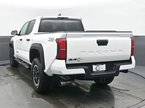 Used 2025 Toyota Tacoma TRD Off-Road AWD/4WD image 4