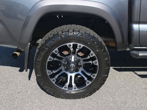 Used 2021 Toyota Tacoma TRD Sport w/ Technology Package AWD/4WD image 32