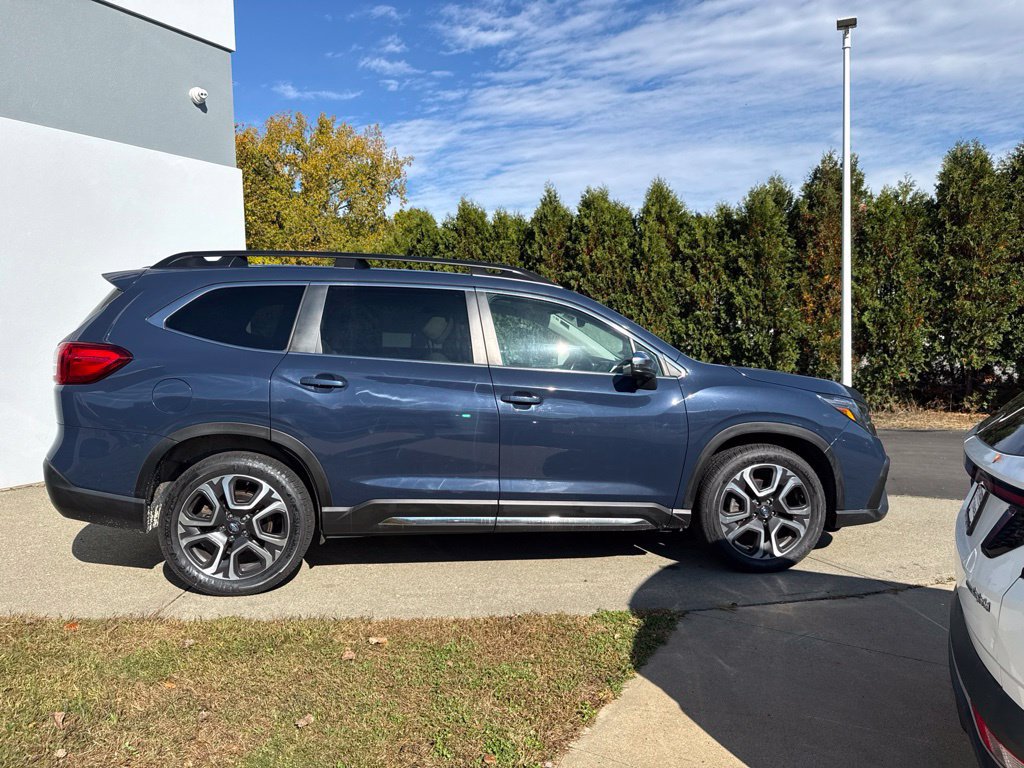 Used 2023 Subaru Ascent Limited w/ Technology Package AWD/4WD image 2