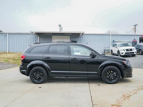 Used 2020 Dodge Journey SE w/ SE Popular Equipment Group image 3