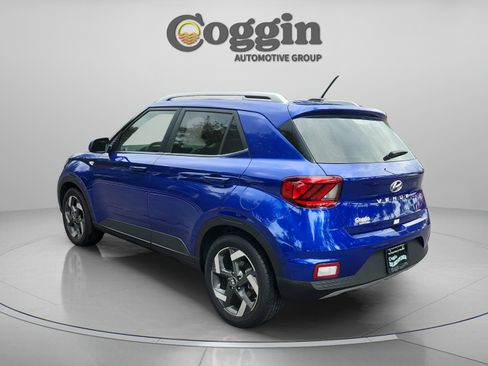 Certified 2026 Hyundai Venue SEL FWD image 3