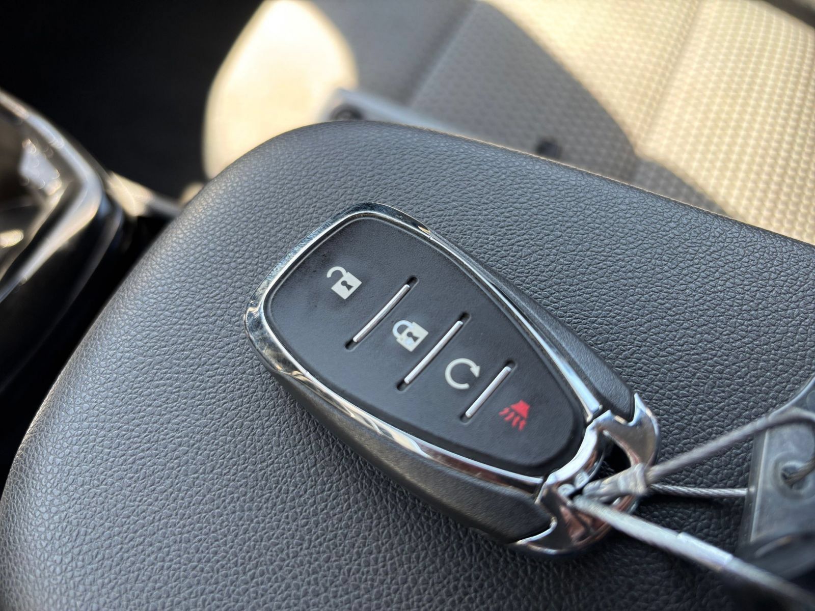 Used 2025 Chevrolet Trax LT FWD image 22