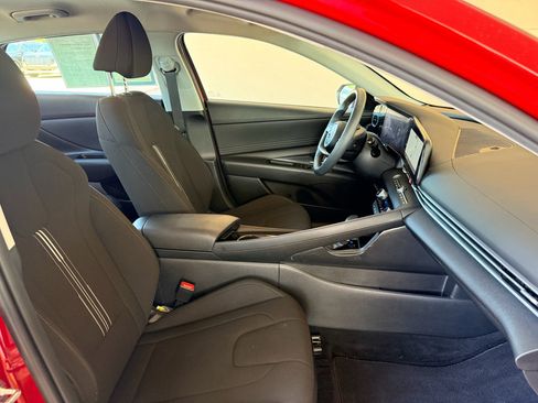 Used 2023 Hyundai Elantra SEL w/ Convenience Package FWD image 12