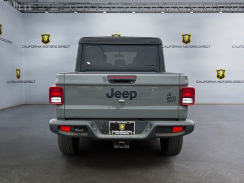 Used 2023 Jeep Gladiator Sport AWD/4WD image 4