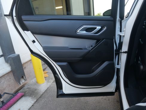 Used 2022 Land Rover Range Rover Velar R-Dynamic S image 9