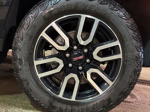 Used 2024 GMC Yukon AT4 w/ Technology Package image 13