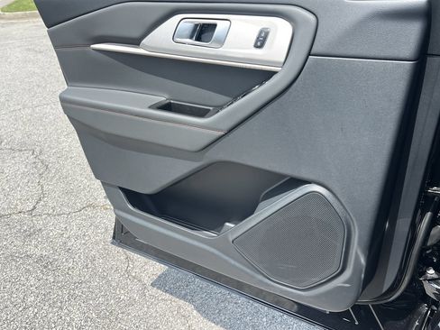 New 2026 Ford Explorer Active RWD image 12