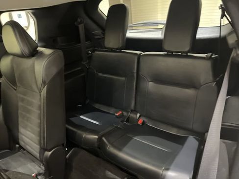 Used 2025 Mitsubishi Outlander AWD image 24
