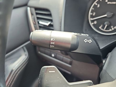 Used 2025 Nissan Rogue SV FWD image 34