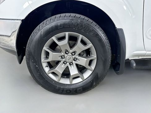 Used 2016 Nissan Frontier SL w/ Moonroof Package AWD/4WD image 30