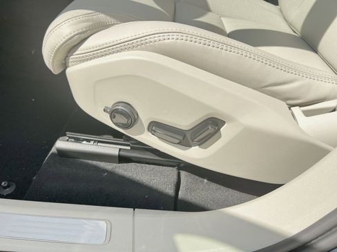 New 2026 Volvo XC60 B5 Ultra w/ Climate Package image 14