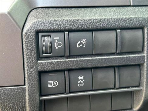 Certified 2025 Toyota Tacoma SR5 AWD/4WD image 26