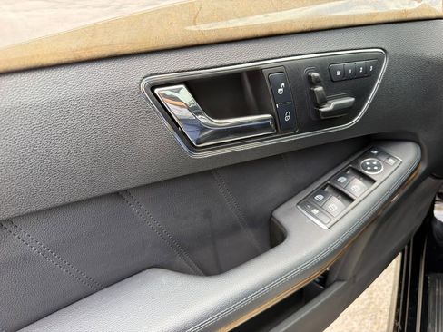 Used 2011 Mercedes-Benz E 350 4MATIC Sedan image 30