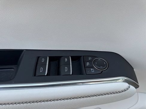 Used 2025 GMC Acadia Denali FWD image 9