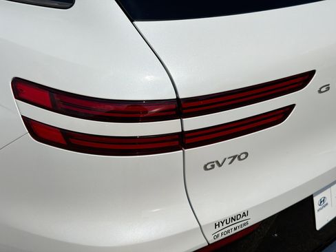 Used 2026 Genesis GV70 3.5T Sport Prestige image 10