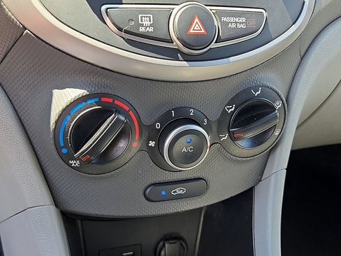 Used 2017 Hyundai Accent SE FWD image 22