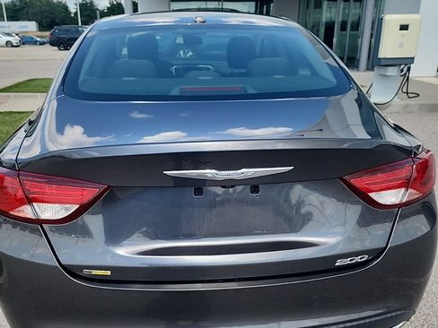 Used 2015 Chrysler 200 Limited w/ Convenience Group FWD image 5