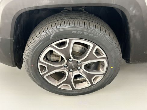 Used 2018 Jeep Renegade Limited AWD/4WD image 11