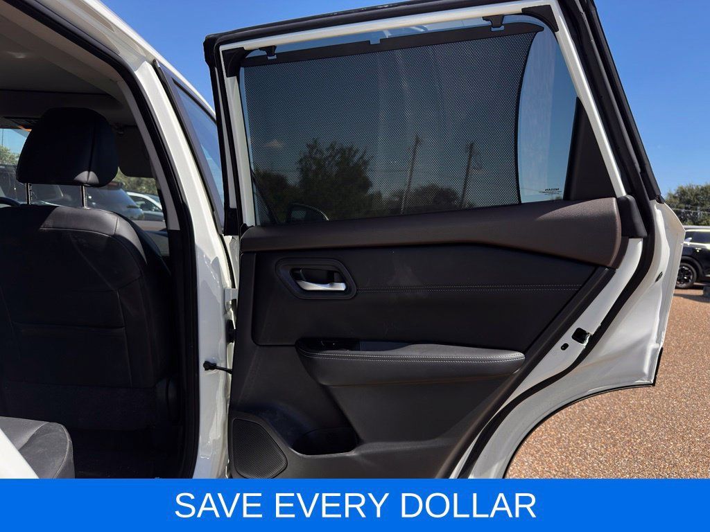 Used 2023 Nissan Rogue SV w/ SV Premium Package FWD image 18