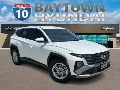 Used 2026 Hyundai Tucson SE FWD image 1